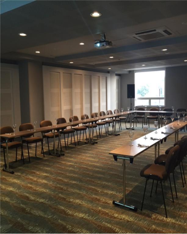 Ghl Hotel Montería Exteriör bild A meeting room at the hotel