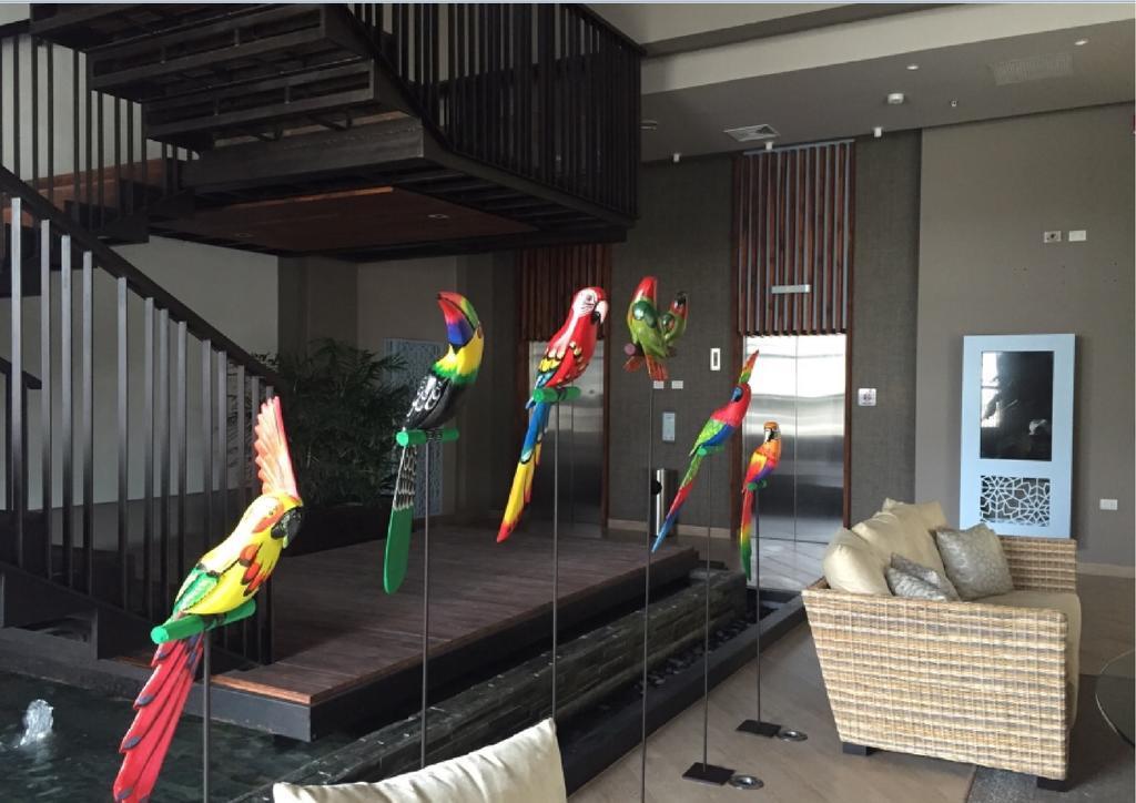 Ghl Hotel Montería Exteriör bild Parrots at the lobby