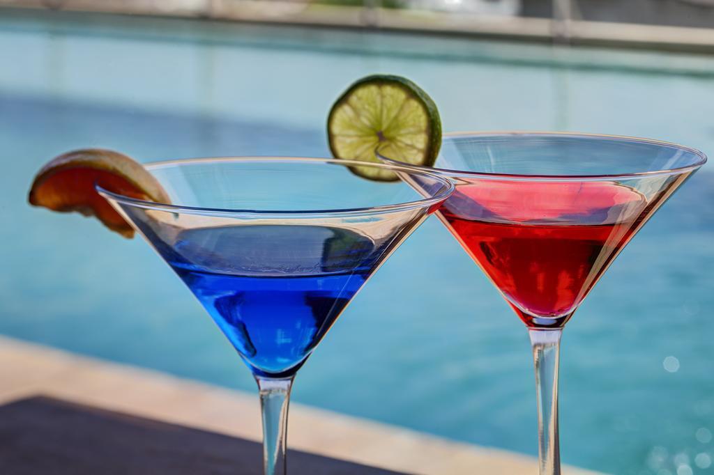 Ghl Hotel Montería Exteriör bild Blue and red cosmopolitan cocktails