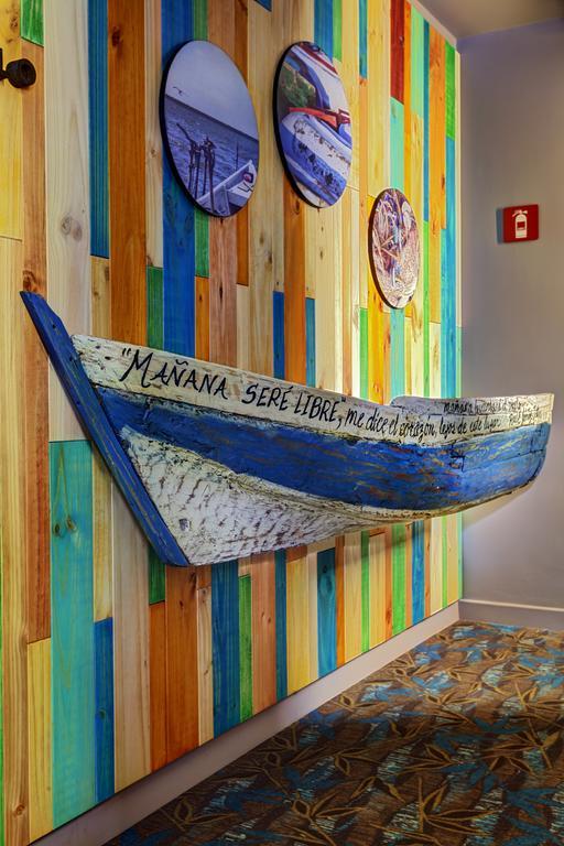 Ghl Hotel Montería Exteriör bild A boat with the phrase "Tomorrow will be free" written on it